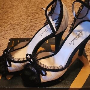 Metaphor Elegant Black and Cream Peep-Toe Heels with Bow